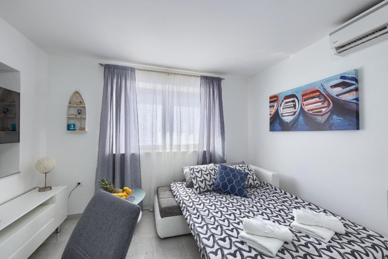 Studio Apartman Luka Pomer Zewnętrze zdjęcie