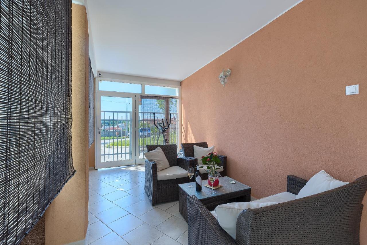 Studio Apartman Luka Pomer Zewnętrze zdjęcie