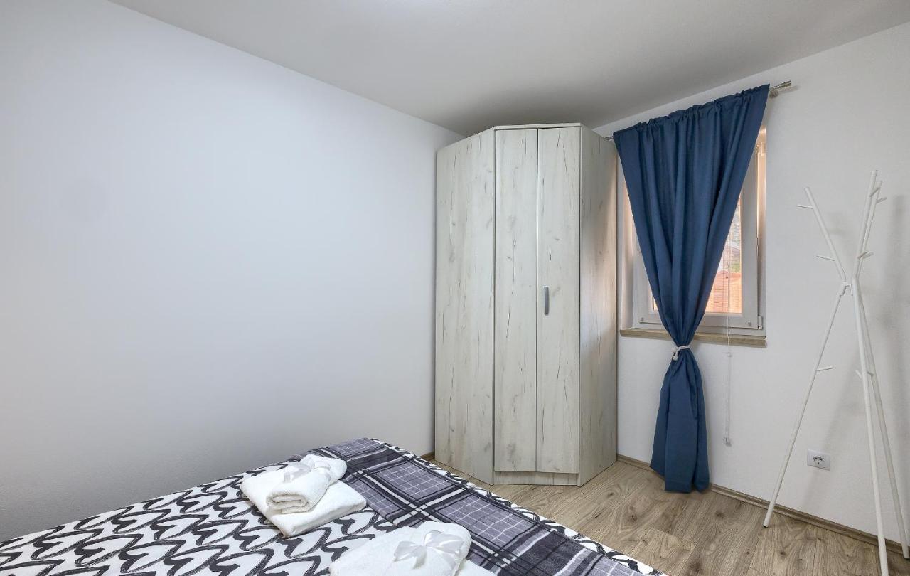 Studio Apartman Luka Pomer Zewnętrze zdjęcie